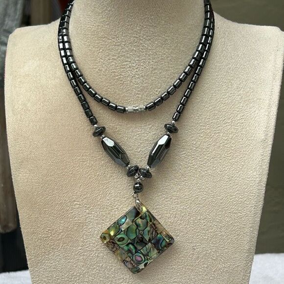 Gorgeous Abalone Shell Pendant and Hematite Chain Necklace 24” - Picture 4 of 10